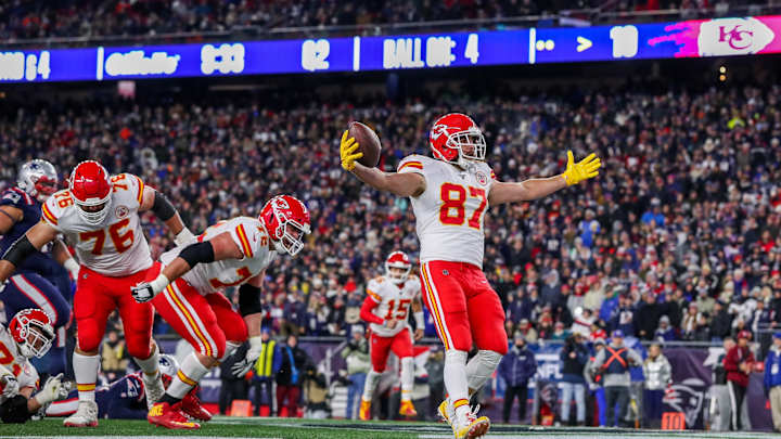 Chiefs TE Travis Kelce Sets NFL Mark with Fourth Straight 1,000-Yard Season Chiefs TE Travis Kelce Sets NFL Mark with Fourth Straight 1,000-Yard Season