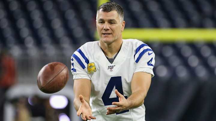 Report: Colts Kicker Adam Vinatieri Having Season-Ending Knee Surgery