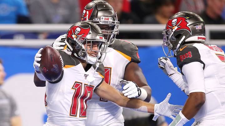 Bucs Make it 4 Wins in a Row, Beat Lions 38-17 Bucs Make it 4 Wins in a Row, Beat Lions 38-17