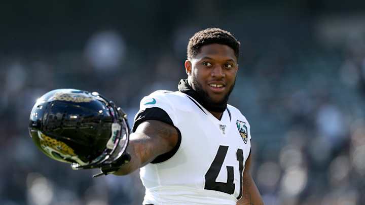 Jaguars DE Josh Allen Leaves First Half With Shoulder Injury