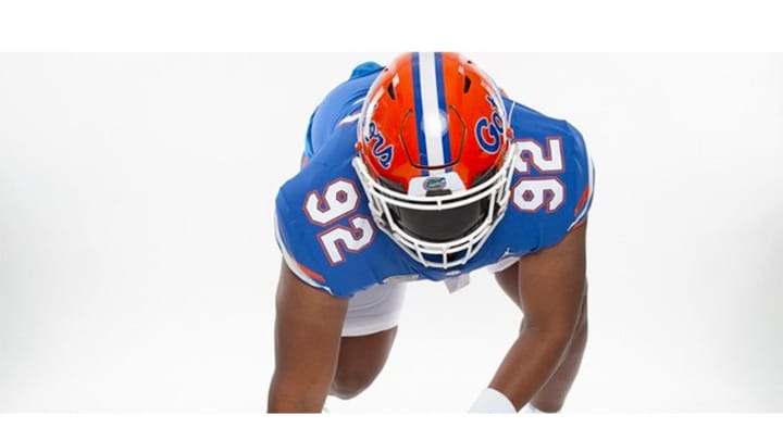 Defensive Tackle Jalen Lee Signs With the Gators
