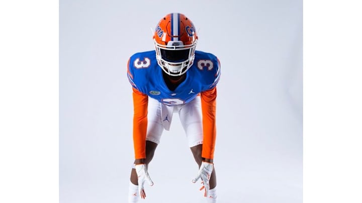Defensive Back Avery Helm Signs With Florida