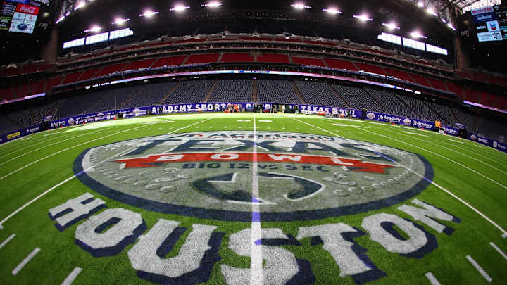 Pokes Arrive in Houston, including the improved Cameron Murray on the Defensive Line