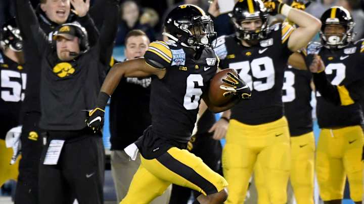 Ihmir Smith-Marsette Has 3 Touchdowns as No. 16 Iowa Beats No. 22 USC