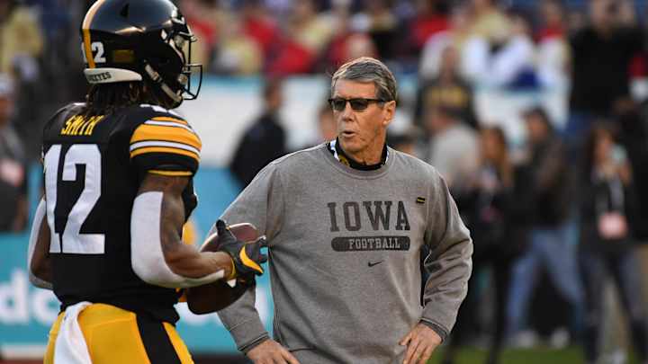 Holiday Bowl Notebook: Smith Comes Back To Help Hawkeyes Holiday Bowl Notebook: Smith Comes Back To Help Hawkeyes