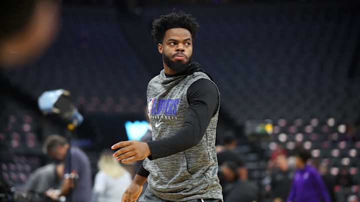 Derrick Walton steps into backup point guard role