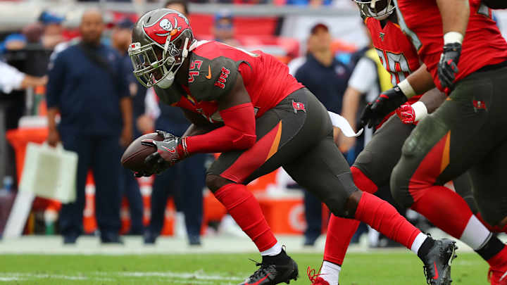 Devin White Gets 2nd Straight NFL Defensive Rookie of the Month Honor