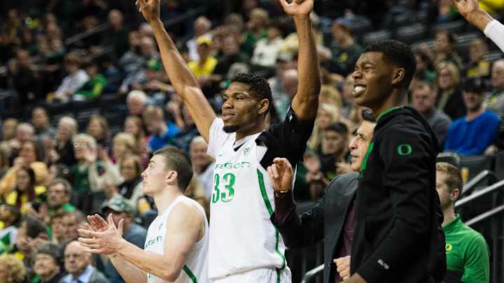 Arizona visits Oregon in marquee Pac-12 matchup