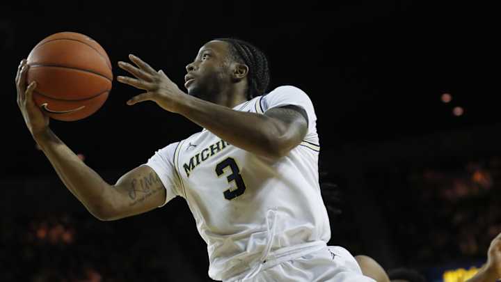 Video & Analysis: Juwan Howard Praises PG Zavier Simpson Video & Analysis: Juwan Howard Praises PG Zavier Simpson