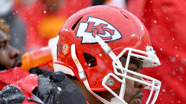 Chiefs DT Chris Jones, TE Travis Kelce Questionable vs. Texans Chiefs DT Chris Jones, TE Travis Kelce Questionable vs. Texans