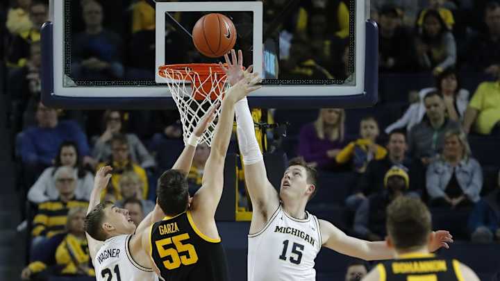Listen: Chris Young Breaks Down Michigan Hoops Loss, Big-Man Struggles Listen: Chris Young Breaks Down Michigan Hoops Loss, Big-Man Struggles