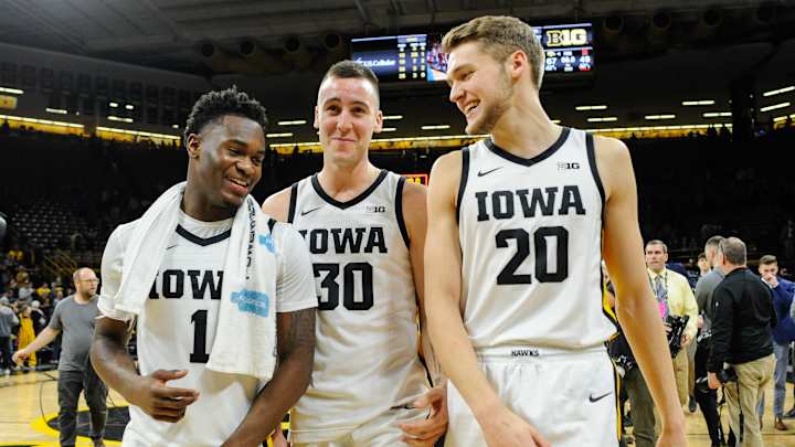 Resumé Watch: Iowa Men And Women Ranked In National Polls Resumé Watch: Iowa Men And Women Ranked In National Polls