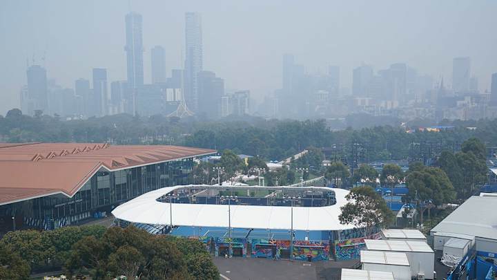 Wildfires Causing Hazardous Air Conditions, Breathing Problems as Australian Open Begins Wildfires Causing Hazardous Air Conditions, Breathing Problems as Australian Open Begins