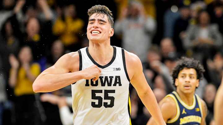 Luka Garza Scores 33, Leads Iowa to Win Over No. 19 Michigan