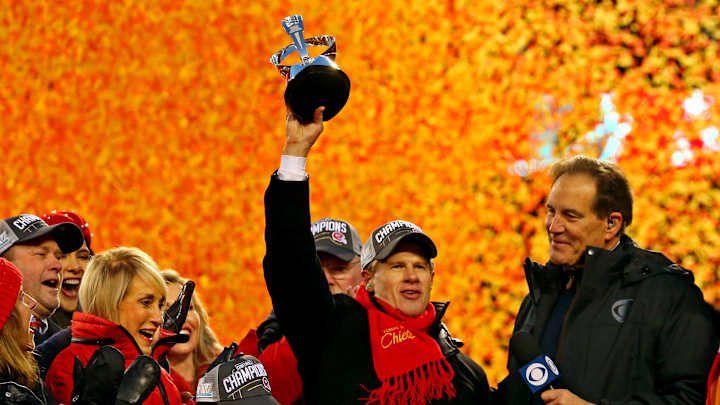 Super Bowl Holds Special Meeting for Family of Lamar Hunt