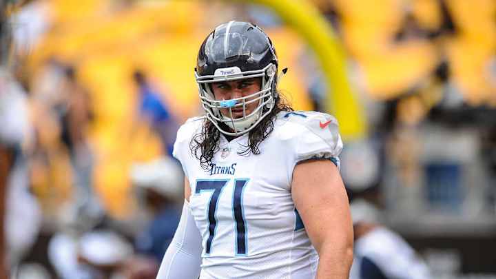 Titans OT Dennis Kelly Catches TD vs. Chiefs Titans OT Dennis Kelly Catches TD vs. Chiefs