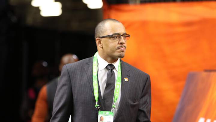 Elliott Expecting Smooth Transition Into Sole Offensive Coordinator Role