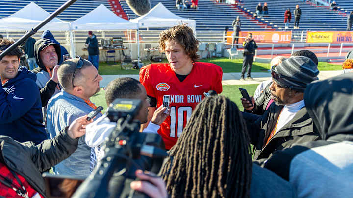 All Eyes on Justin Herbert as the Senior Bowl Gets Underway All Eyes on Justin Herbert as the Senior Bowl Gets Underway
