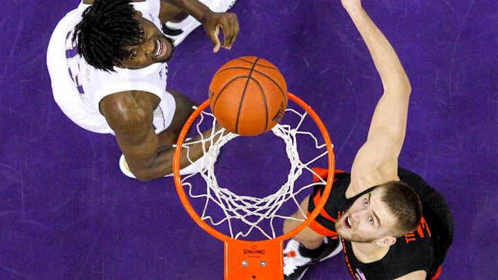 Team Grades Are In: Huskies Fail Chemistry