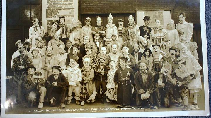 Everyone Loves a Circus...GRRR...Bowl Game! Everyone Loves a Circus...GRRR...Bowl Game!