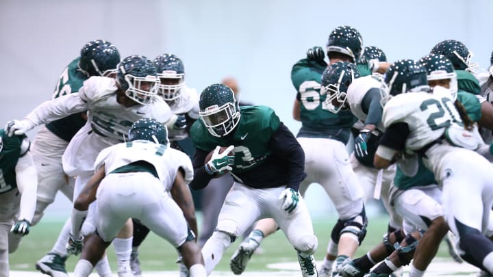 Defense Claims First Spring Jersey Scrimmage, 38-27 Defense Claims First Spring Jersey Scrimmage, 38-27