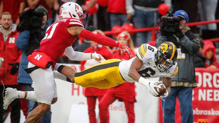 Smith-Marsette Named To Biletnikoff Award Preseason List Smith-Marsette Named To Biletnikoff Award Preseason List
