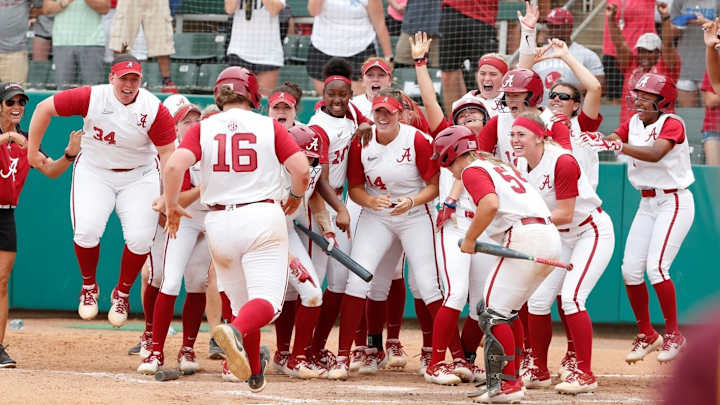No. 2 Alabama Softball Evens Series Against Tennessee with 7-1 Win No. 2 Alabama Softball Evens Series Against Tennessee with 7-1 Win