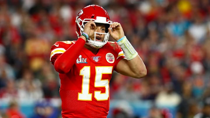 NFL Players Who Contract Coronavirus at 'High-Risk' Events Subject to Discipline, Lack of Pay