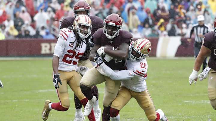 Wendell Smallwood Inks Deal with the Steelers