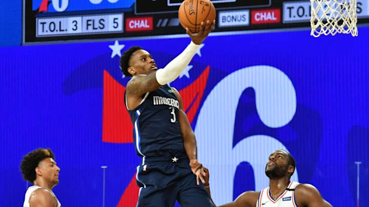 Mavs Carlisle Pleased With 2-Way Work of Cleveland and Reaves