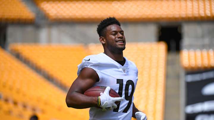 JuJu Smith-Schuster Gets Personal With Fans on Reddit's Popular 'Ask Me Anything' Post JuJu Smith-Schuster Gets Personal With Fans on Reddit's Popular 'Ask Me Anything' Post
