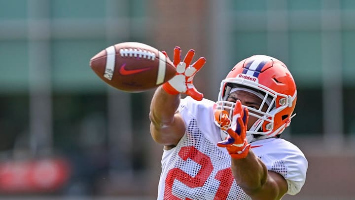 Clemson Football Welcomes New Social Media Policy