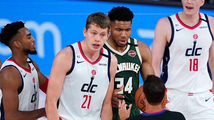 Bucks' Giannis Antetokounmpo Ejected After Headbutting Wizards' Moe Wagner