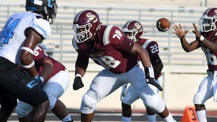 2022 Recruit Kelvin Banks Improving Leadership Skills Ahead of Junior Year, Talks LSU Football