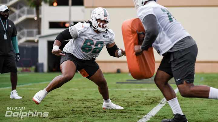 Dolphins Aug. 5 Mailbag: Talking O-line, Bowden and the Fan Base