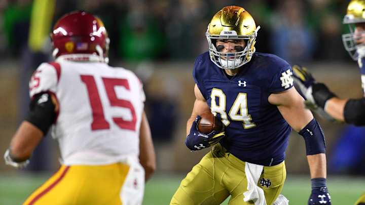 Mitchell Trubisky Jumps Out, Cole Kmet Just Jumps