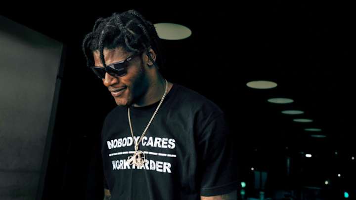 Lamar Jackson inks new deal with Oakley