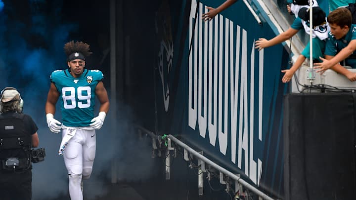 Jaguars Place TE Josh Oliver on Injured Reserve, Ending His Season