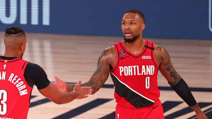 Damian Lillard Dislocates Finger vs. Lakers, X-Rays Negative