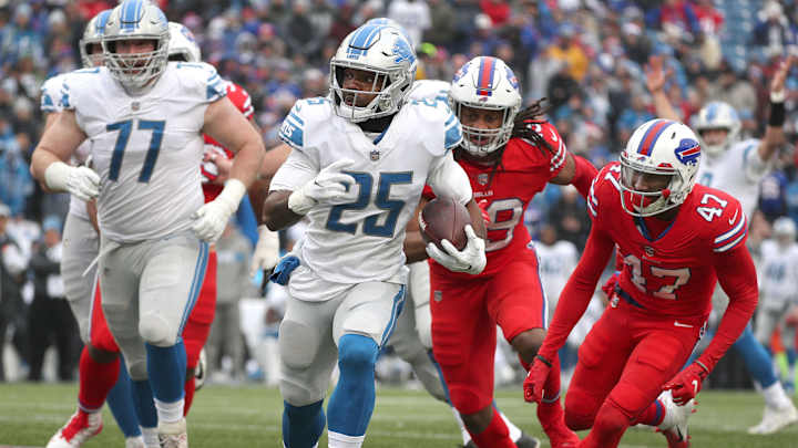 Raiders Add Theo Riddick to Back Up Josh Jacobs