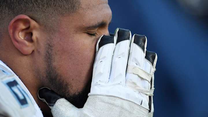 Offensive Lineman Mourns Father's Death