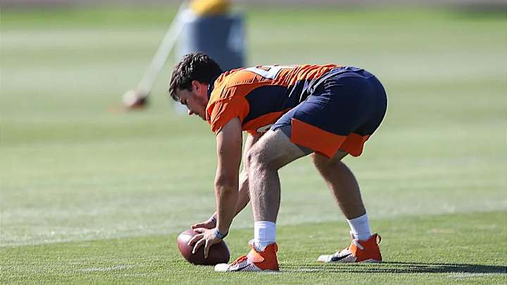 Broncos Waive Long Snapper Wes Farnsworth, per Report