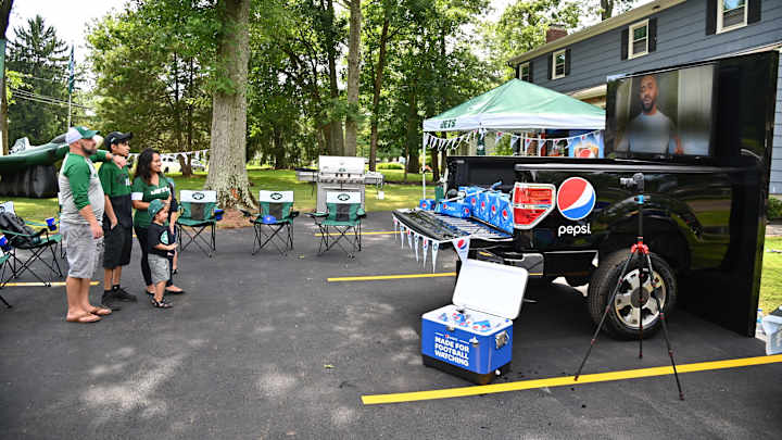 Pepsi Turns Lucky New York Jets Fans Home Into the Ultimate Tailgate...Rather 'Homegate'