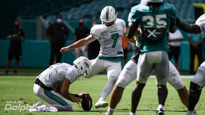 Number 7 and the Three Dolphins Who Wore It Best Number 7 and the Three Dolphins Who Wore It Best