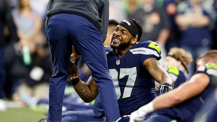 Seahawks Bring Back Veteran DE Damontre Moore