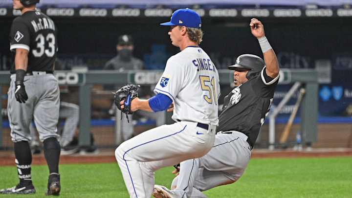 White Sox are back in first place with 7-4 win