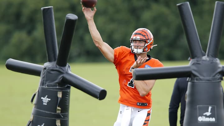 Bengals waive quarterback Jake Dolegala