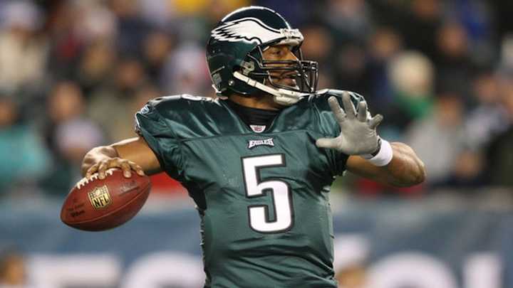 Donovan McNabb Sees Carson Wentz Pressing