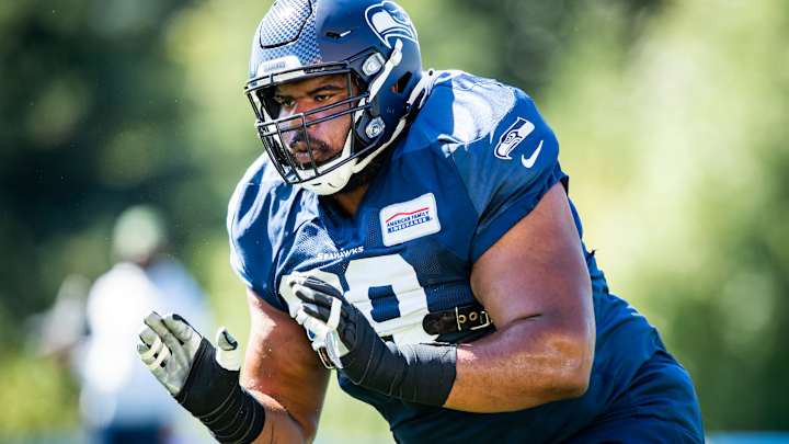Jordan Simmons Finds Niche as Invaluable Swing Guard for Seahawks