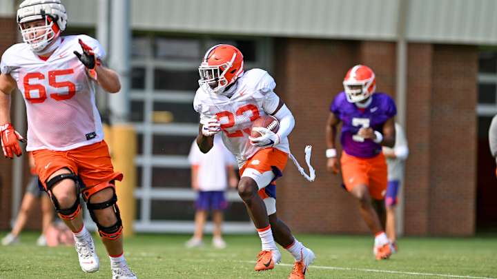 Injury Report: Clemson Awaits Update on Davis, Dixon Was Held Out at Wake Forest Injury Report: Clemson Awaits Update on Davis, Dixon Was Held Out at Wake Forest